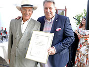 Der oberste deutsche Golfer, Claus M. Kobold, Präsident des Deutschen Golfverbandes (l.), erwies Egmating – Robert Salzl in München die Ehre